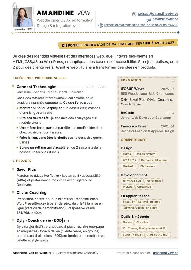 Le CV graphique : photo au trombone, nom, fil pointillé sous l'en-tête, bande Disponible pour stage, expérience et projets à gauche, carte Formation et compétences en kraft à droite